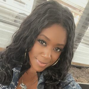 Meet your Posher, Kia-simone